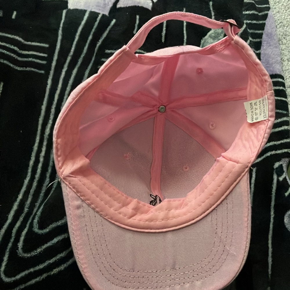 Light Pink Love Hand Hat 🧢 - Picture 4 of 5